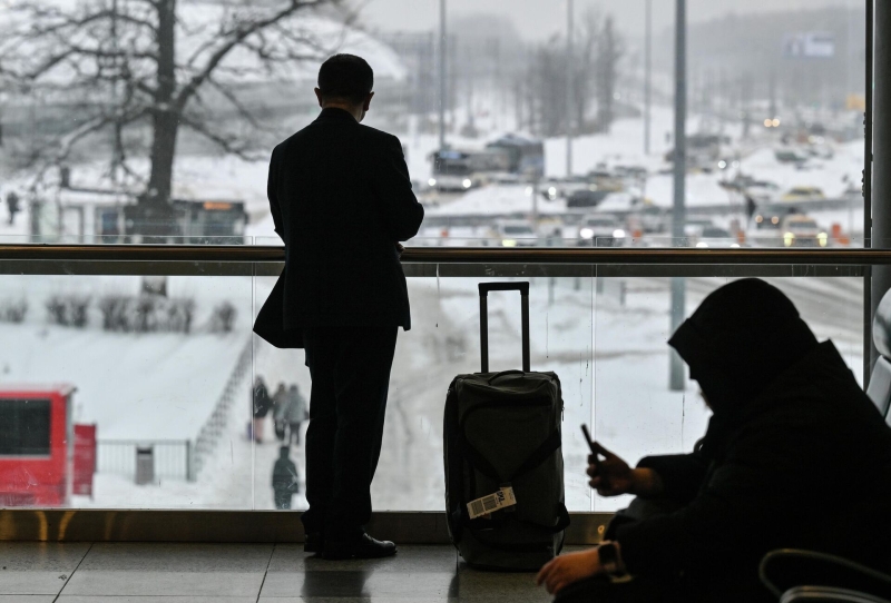 Снежный коллапс: как отстоять права при отмене рейса и не попасть в беду