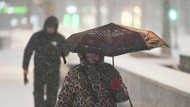 К уборке снега в Москве привлекли максимальное число коммунальщиков