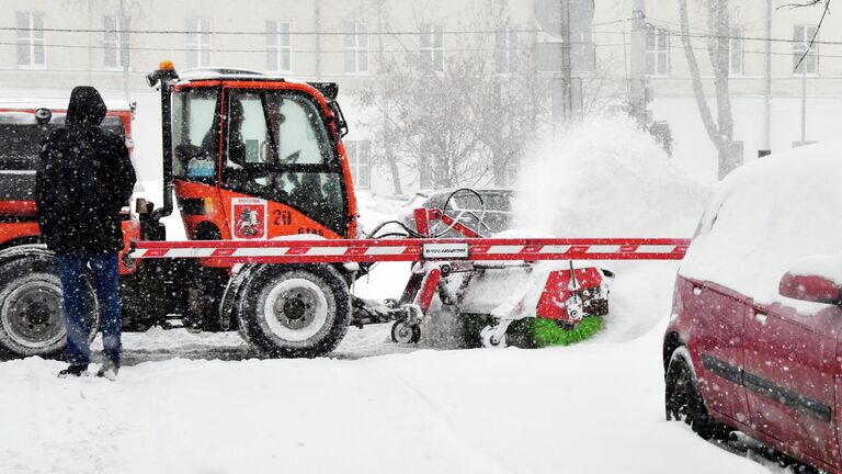 К уборке снега в Москве привлекли максимальное число коммунальщиков