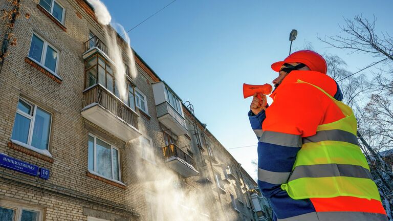 К уборке снега в Москве привлекли максимальное число коммунальщиков